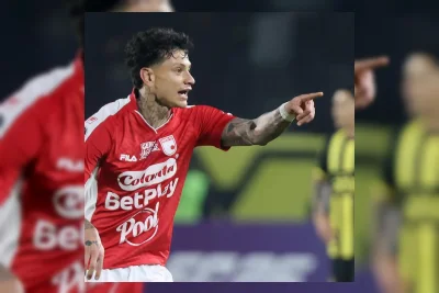 Alexis Zapata Bawa Santa Fe Kalahkan Peñarol di Montevideo