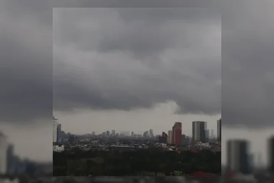 BMKG Prakirakan Cuaca Surabaya Dominan Berawan Sepanjang Malam Hingga Esok Pagi