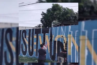 Suporter PSIM Yogyakarta Gelar Aksi Mural Tuntut Penuntasan Korupsi Stadion Mandala Krida