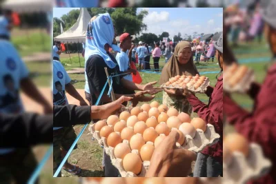 Peternak Blitar Bagi Telur Gratis Protes Harga Anjlok