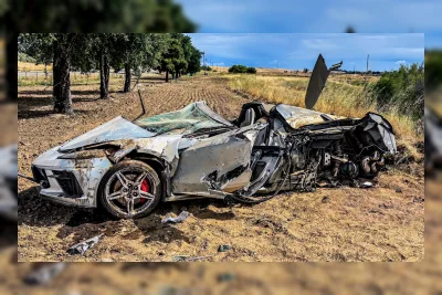 C8 Corvette Hancur Parah, Pengemudi Selamat dengan Luka Serius