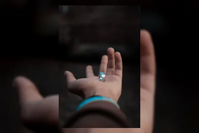 Momen Luhut Cubit Pipi Mayor Teddy Viral, Netizen Bereaksi