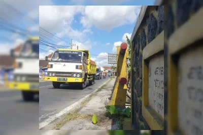 Risiko di Balik Truk: Jaga Jarak Aman 6 Detik untuk Hindari Kecelakaan