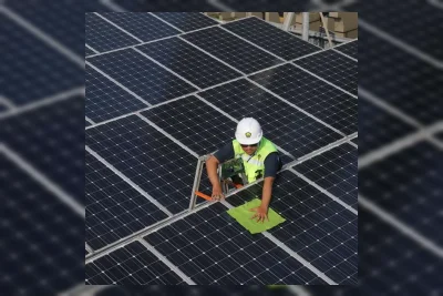 Produsen Panel Surya China Percepat Ekspansi ke Bisnis Baterai