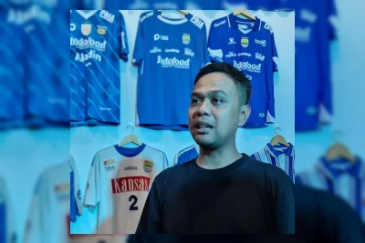Fahri Abdul Rasyid Gelar Pameran Ratusan Jersey Bersejarah Persib