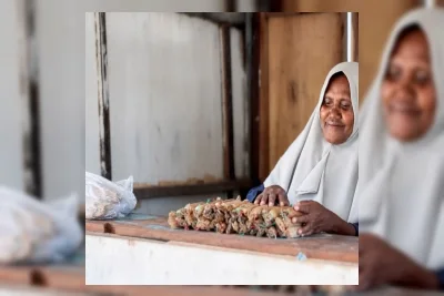 Kisah Ibu Ragaia dari Pulau Arar: Renovasi Rumah dan Buka Akses Keuangan