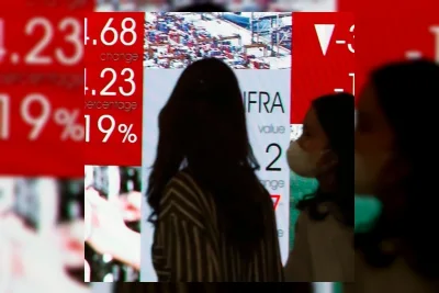IHSG Ambles 4,2 Persen ke Level 5.594 akibat Tekanan Sentimen
