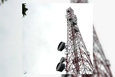 Telkomsel Operasikan 361 BTS Bertenaga Surya pada 2025