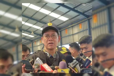 Menteri Keuangan Purbaya Yudhi Sadewa Tinjau Penumpukan 3.100 Kontainer di Tanjung Priok