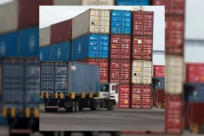 Purbaya Yudhi Sadewa Kaji Denda Importir yang Tumpuk Kontainer di Tanjung Priok
