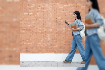 Bawa Tas Ransel Terlalu Berat Picu Risiko Saraf Kejepit di Leher