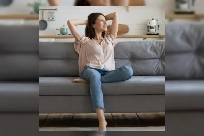 Desainer Interior Ungkap Alasan Sofa Tidak Boleh Menempel ke Dinding