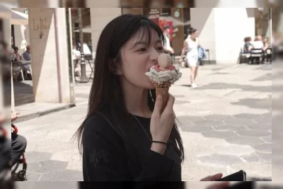 Momen Makan Es Krim Go Youn-jung Jadi Viral
