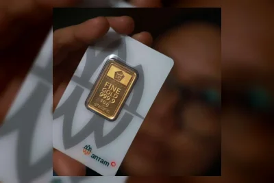 Harga Emas Antam Turun Rp32.000 per Gram, Buyback Susut Lebih Dalam