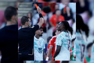 Rafael Leao Diusir Usai Baku Hantam dengan Pemain Chile