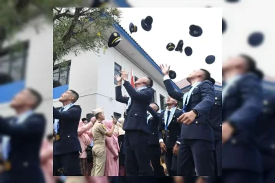 Cara Membuat Kartu Ucapan Happy Graduation dengan Template Canva