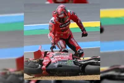 Carlos Checa: Aprilia Bisa Jadi Super Team Jika Pecco Bagnaia Bergabung