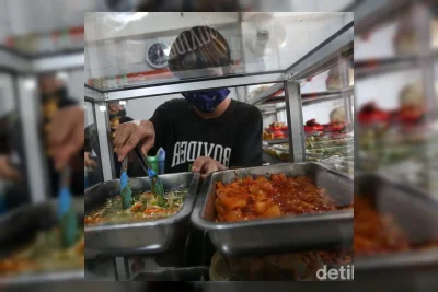 Kemenkeu Akan Telusuri Penurunan Omzet Warteg, Kuliner Andalan Rakyat