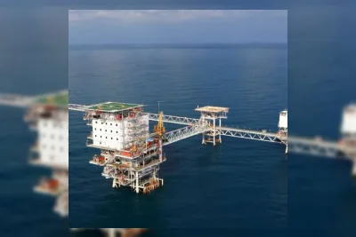 Harga Minyak WTI Melonjak 4,5% Usai Israel Serang Pabrik Petrokimia Iran