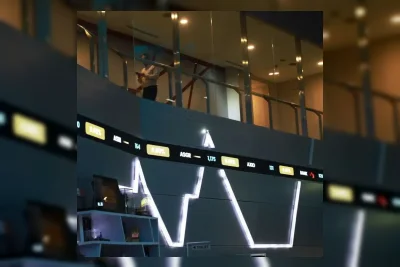 IHSG Anjlok 4,52 Persen, Investor Disarankan Beli Bertahap