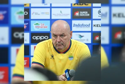 Bojan Hodak Raih Pelatih Terbaik Super League 2025-2026