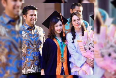 Arumi Bachsin Dampingi Anak Sulung Bersiap Masuk SMP