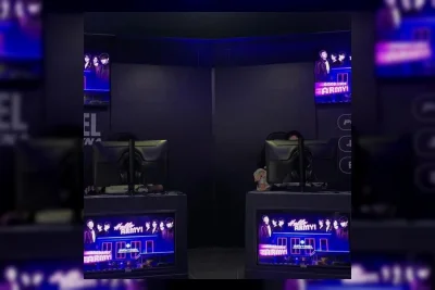 Penggemar BTS Padati Warnet di Jakarta Jelang Penjualan Tiket Konser