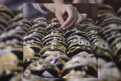 Harga Emas Perhiasan di Raja Emas, Hartadinata, dan Laku Emas 9 Juni 2026 Melonjak