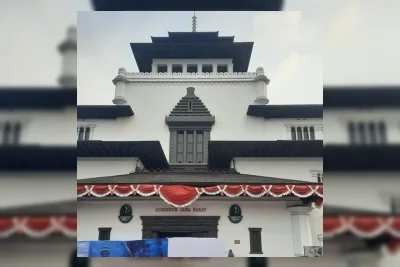 Mengenal Sejarah dan Arti Lambang Sate di Gedung Sate Bandung