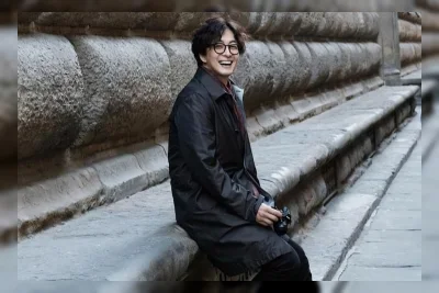 Bae Yong-joon dan Istri Terlihat di Singapura, Penampilan Langka