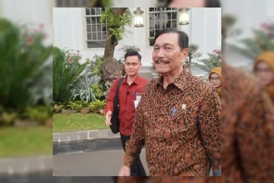 Luhut Ubah Skema Bansos Barang Jadi Tunai, Gunakan AI untuk Penyaluran
