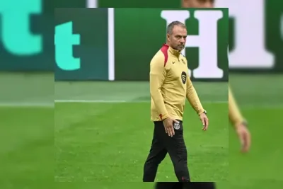 Hansi Flick Tetap Dampingi Barcelona dalam ElClasico Pascawafat Ayahnya