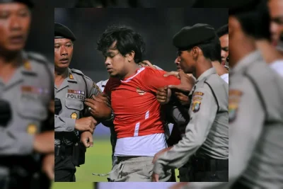 Mengenang Aksi Nekat Hendri Mulyadi Masuk Lapangan GBK Saat Laga Indonesia Kontra Oman
