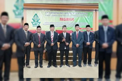 Mantan Pemulung Nasikhin Raih Gelar Doktor Cumlaude di UIN Walisongo
