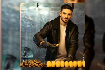 Kios Jagung Kaki Lima di Karakoy Istanbul Viral Berkat Penjual Tampan