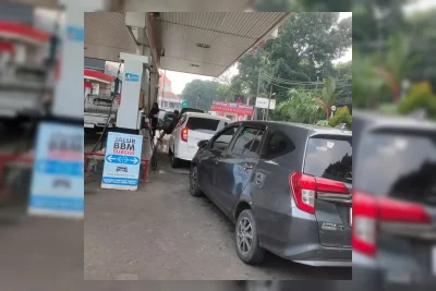 Harga Pertamax Naik, Antrean Pertalite Mengular di SPBU Bogor