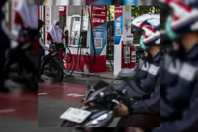 Harga Pertamax Series Naik, Antrean Pertalite Mengular