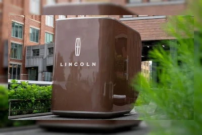 Lincoln Luncurkan Pod Futuristik Mirip Toilet Mewah untuk Pemasaran