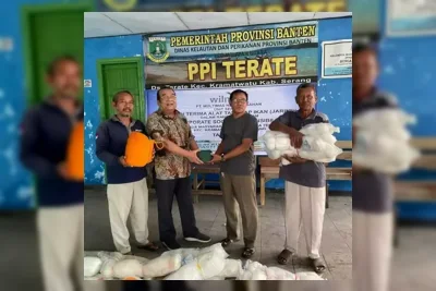 Wilmar Group Salurkan Bantuan Peralatan Tangkap untuk Nelayan Serang
