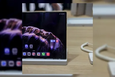 Huawei Uji Coba Smartphone Flagship Layar Lebar Non-Lipat