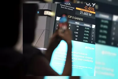 Investor Asing Lepas Saham BBRI dan DSSA Rp 447,8 Miliar