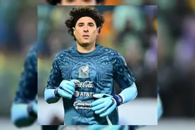 FIFA Sejajarkan Guillermo Ochoa dengan Messi dan Ronaldo