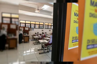 30 Ucapan Terima Kasih Bahasa Inggris untuk Guru Saat Kelulusan