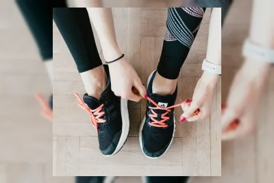 Alasan Orang Amerika Sering Pakai Sepatu di Dalam Rumah