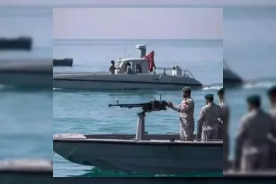 Iran Tutup Selat Hormuz dan Peringatkan Kapal yang Melintas