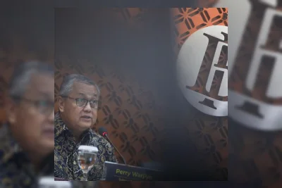 Rupiah Menguat ke Bawah Rp18.000 Usai BI Naikkan Suku Bunga