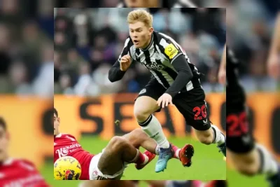 Manchester United Incar Lewis Hall dari Newcastle United