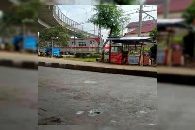 Geliat Usaha di Bawah Flyover Martadinata, Antara Peluang dan Penataan
