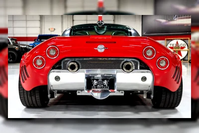 Salah Satu dari Dua Spyker Merah Terjual Rp10,7 Miliar