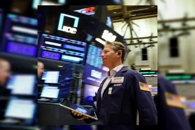 Saham SpaceX Melonjak 19 Persen pada Debut Perdagangan Wall Street